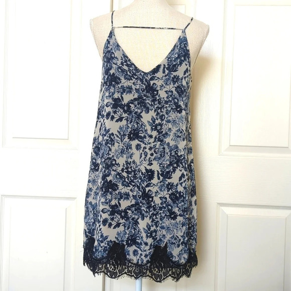 ASTR The Label Women's Blue and White Dress - Picture 5 of 7
